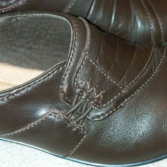 CLARKS Slip On Career Work Comfortable Cushion Casual Shoe Size 7 - Picture 4 of 5